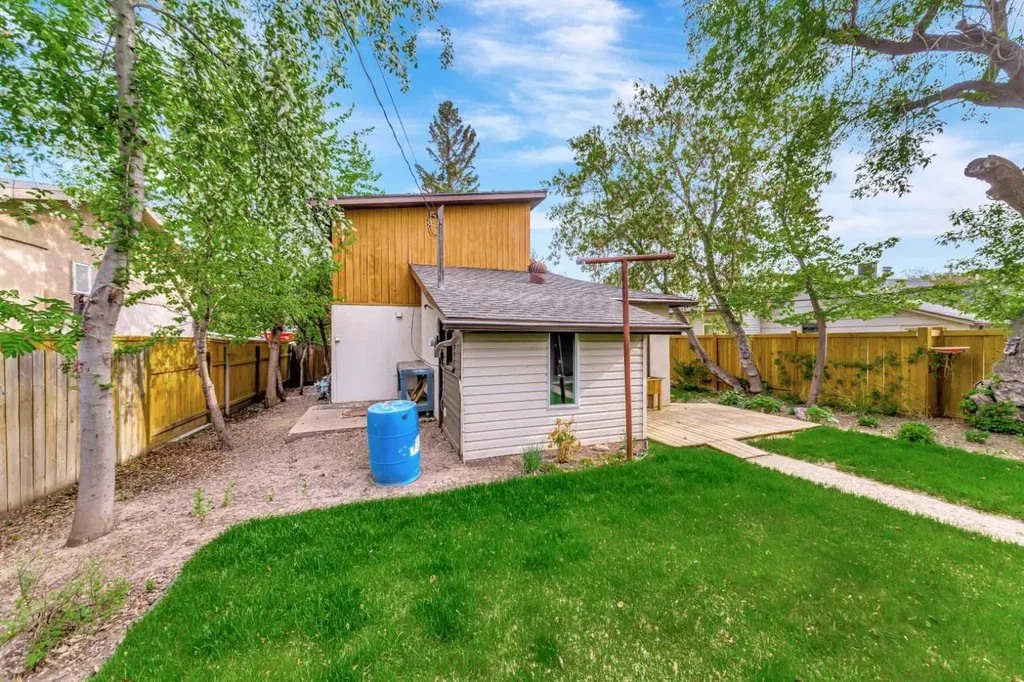 5207 48 Street Lloydminster AB T9V 0J2