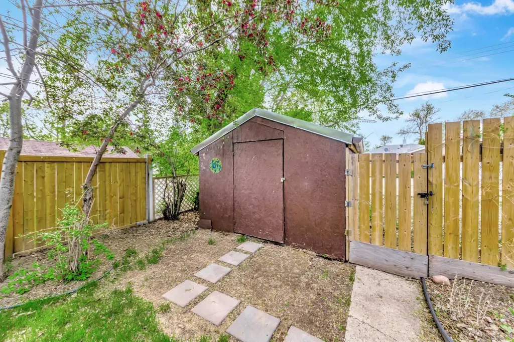 5207 48 Street Lloydminster AB T9V 0J2