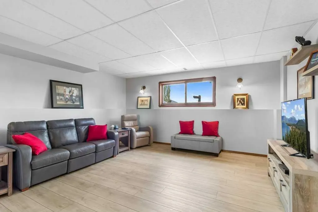 1271 Township Road 392 Rural Red Deer County AB T4S 1R7