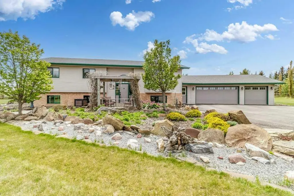 1271 Township Road 392 Rural Red Deer County AB T4S 1R7