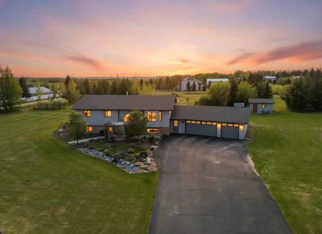 1271 Township Road 392 Rural Red Deer County AB T4S 1R7