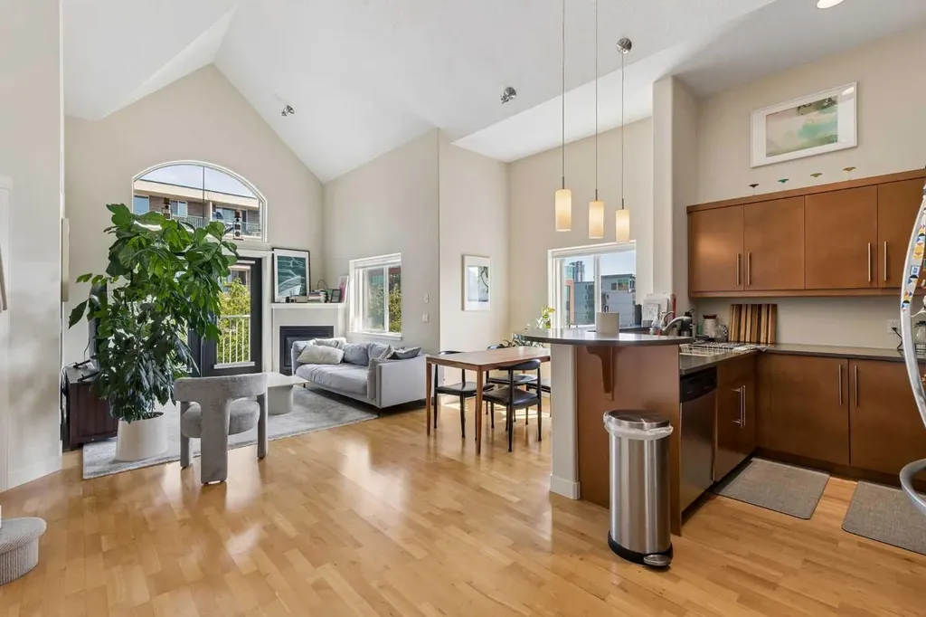 509 21 Avenue SW Calgary AB T2S 0G9