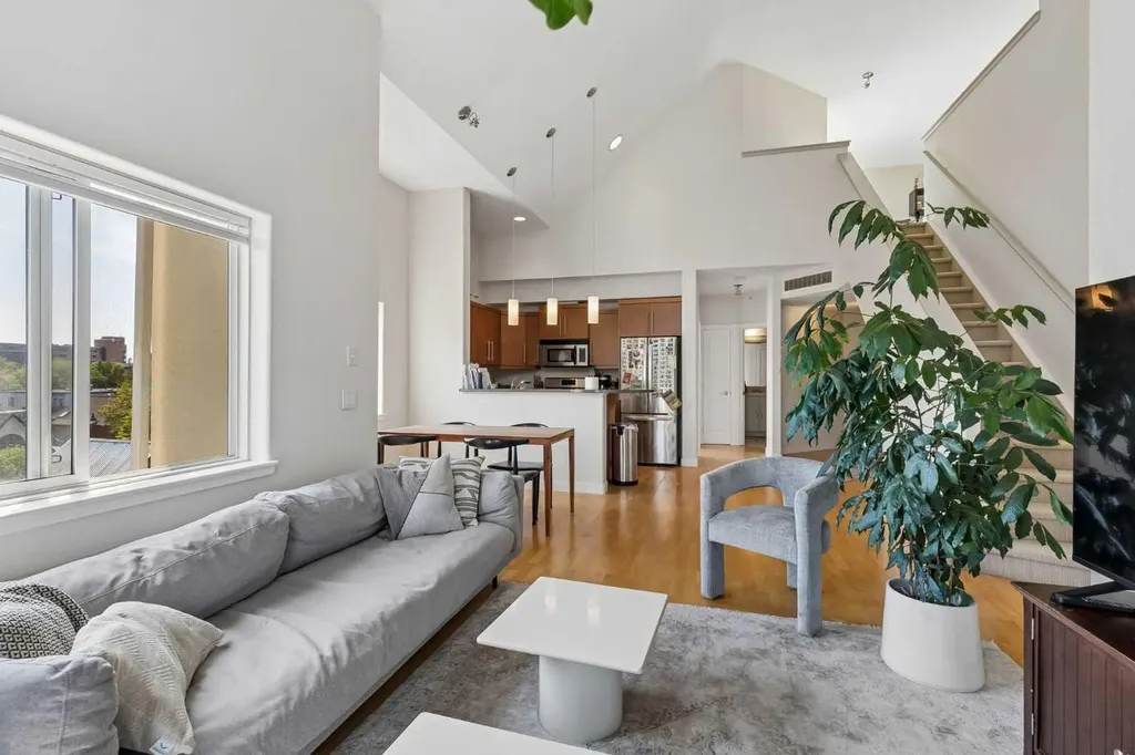 509 21 Avenue SW Calgary AB T2S 0G9