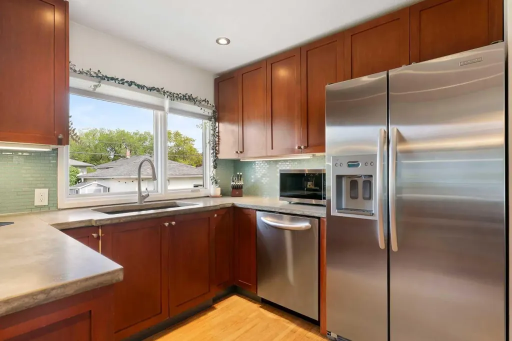14 Montrose Crescent NE Calgary AB T2E 5N9