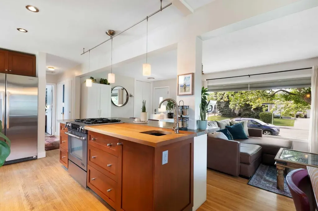 14 Montrose Crescent NE Calgary AB T2E 5N9