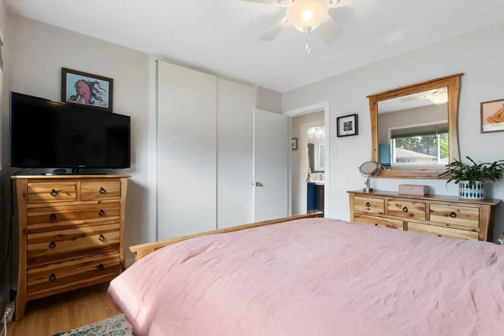 14 Montrose Crescent NE Calgary AB T2E 5N9