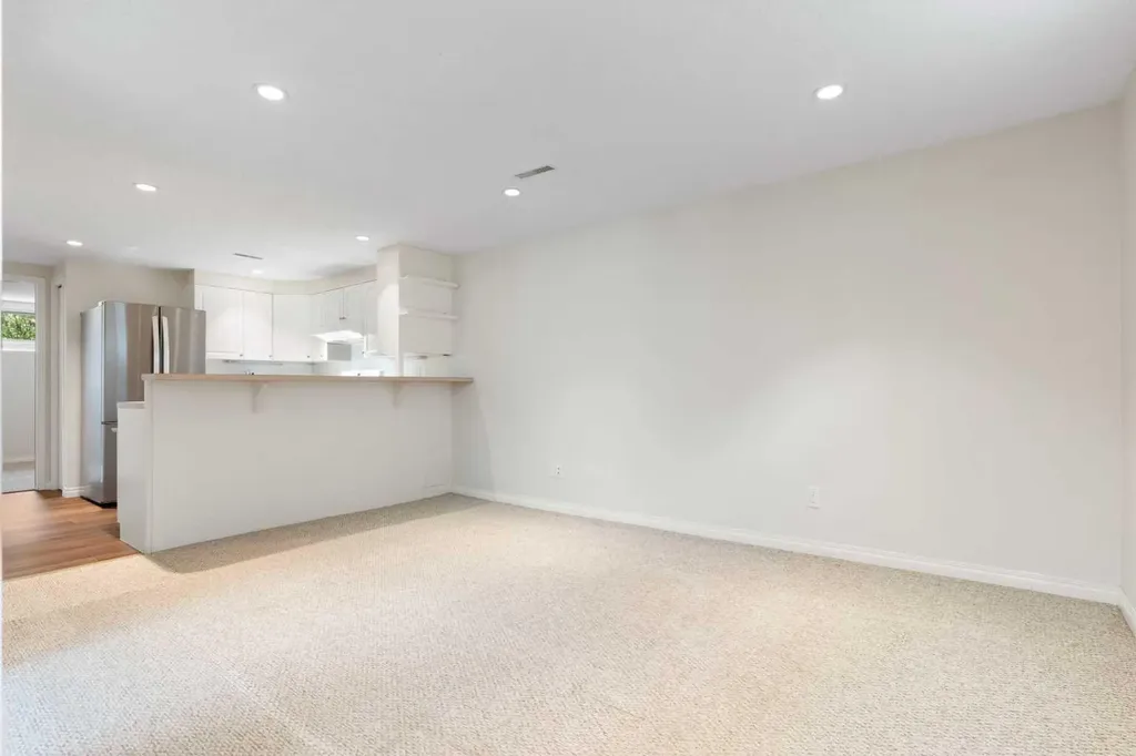 14 Montrose Crescent NE Calgary AB T2E 5N9