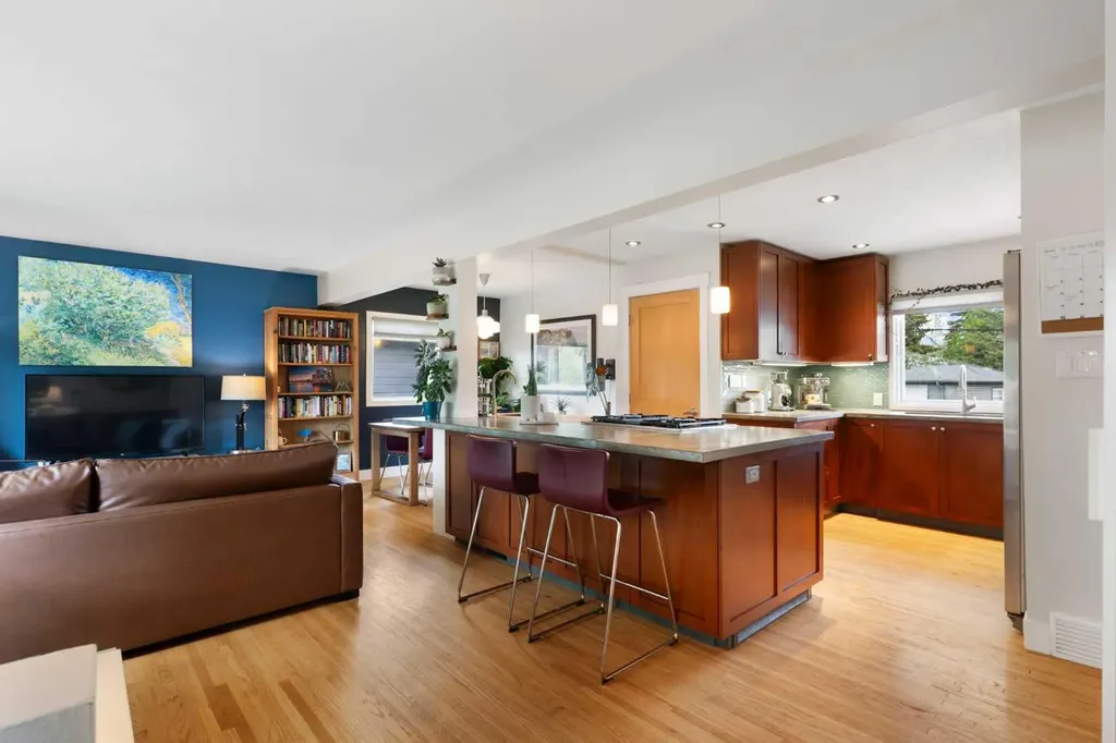 14 Montrose Crescent NE Calgary AB T2E 5N9