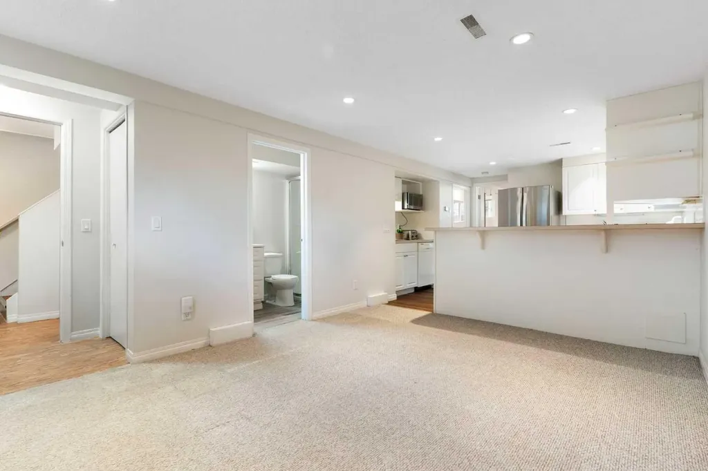 14 Montrose Crescent NE Calgary AB T2E 5N9
