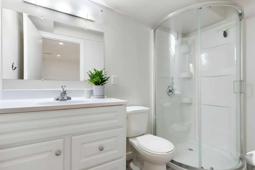 14 Montrose Crescent NE Calgary AB T2E 5N9