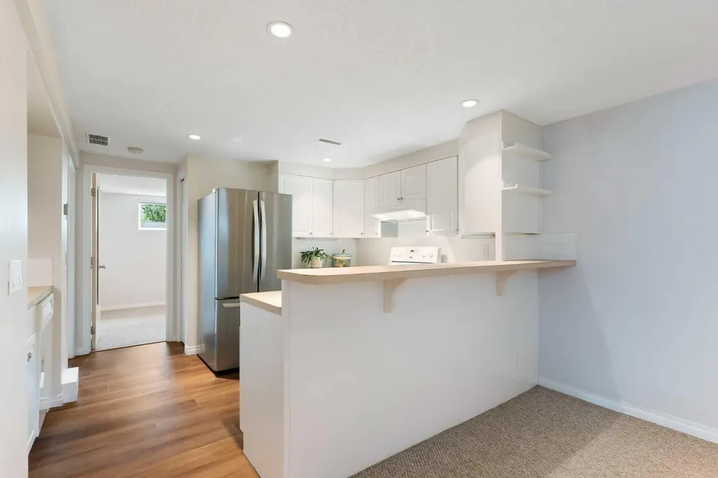 14 Montrose Crescent NE Calgary AB T2E 5N9