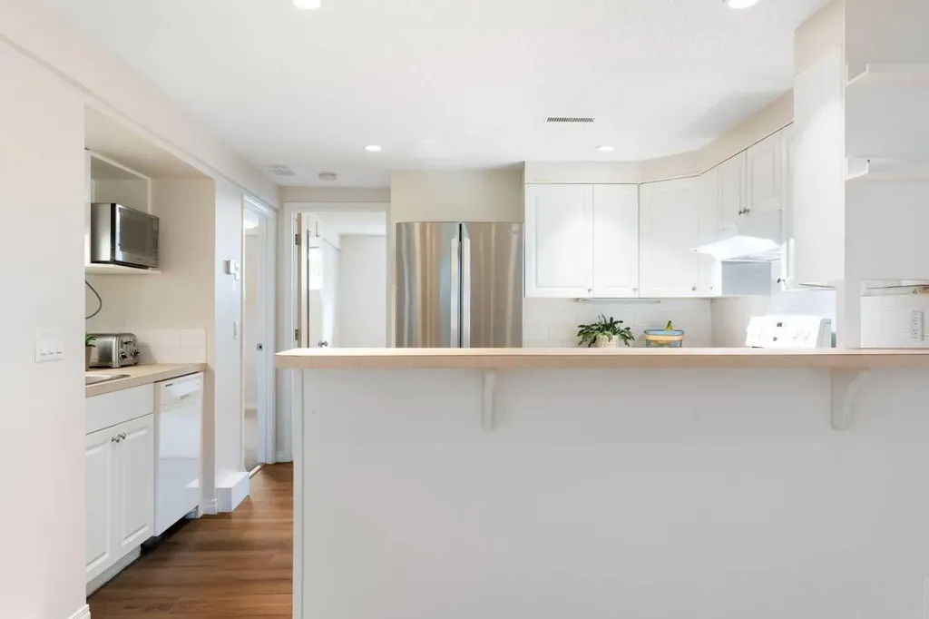 14 Montrose Crescent NE Calgary AB T2E 5N9