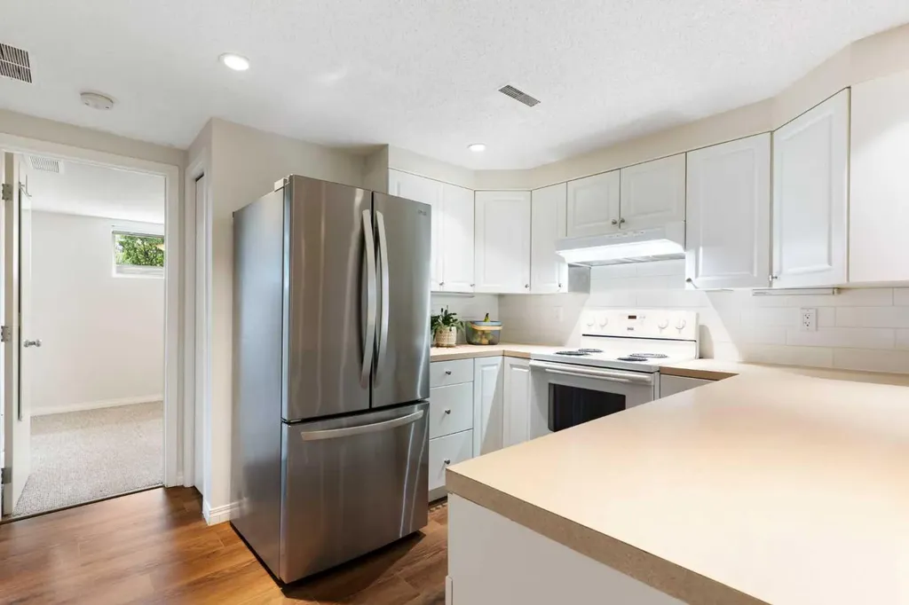 14 Montrose Crescent NE Calgary AB T2E 5N9
