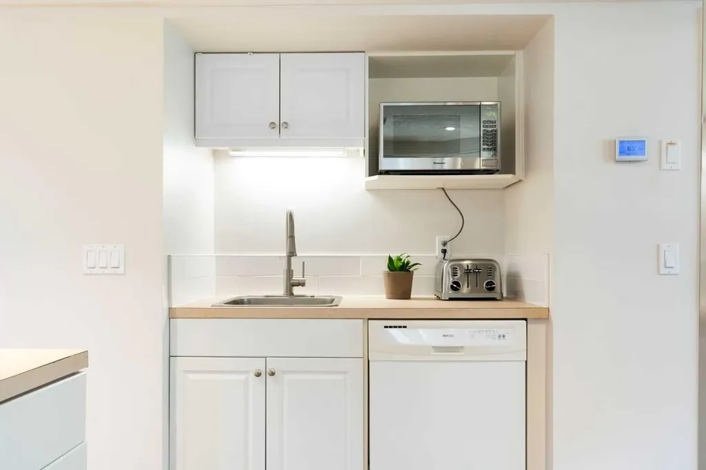 14 Montrose Crescent NE Calgary AB T2E 5N9