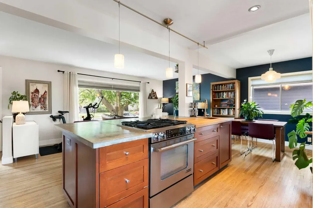 14 Montrose Crescent NE Calgary AB T2E 5N9