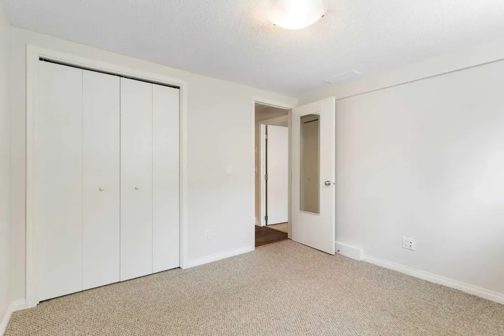 14 Montrose Crescent NE Calgary AB T2E 5N9