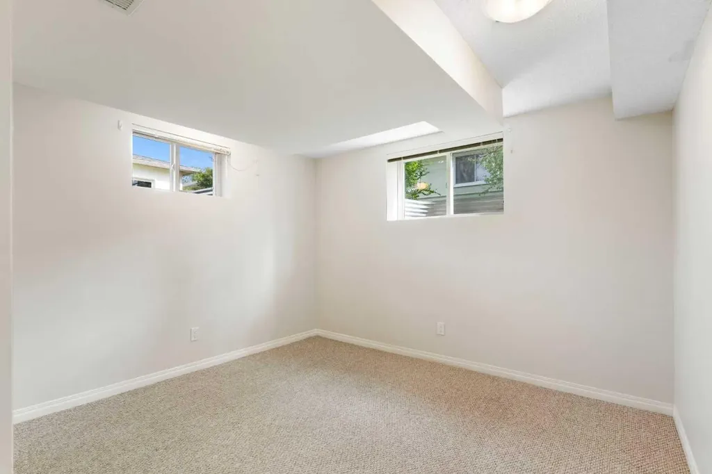 14 Montrose Crescent NE Calgary AB T2E 5N9
