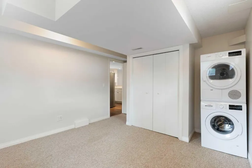 14 Montrose Crescent NE Calgary AB T2E 5N9
