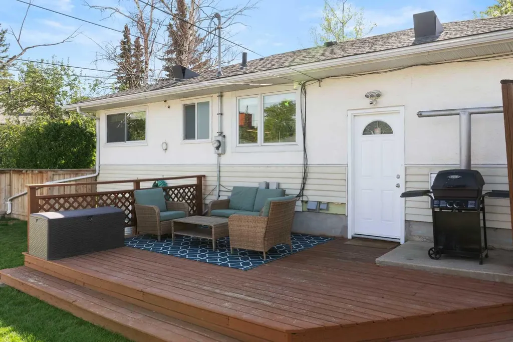 14 Montrose Crescent NE Calgary AB T2E 5N9