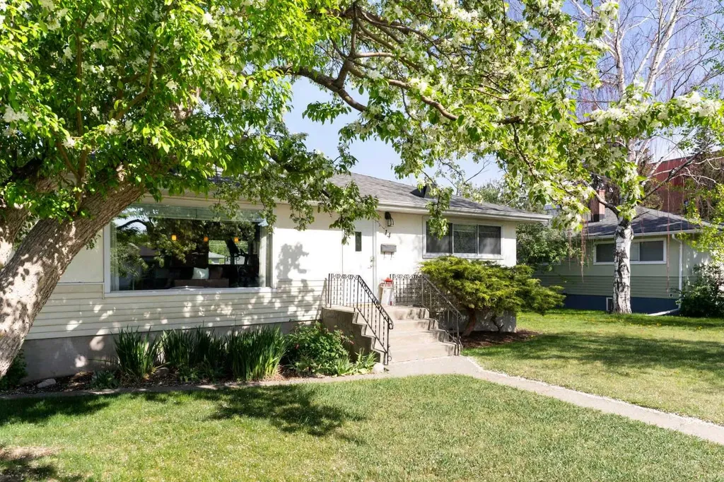 14 Montrose Crescent NE Calgary AB T2E 5N9