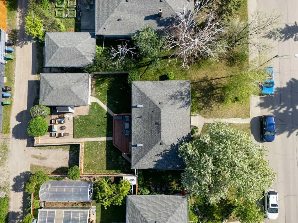 14 Montrose Crescent NE Calgary AB T2E 5N9