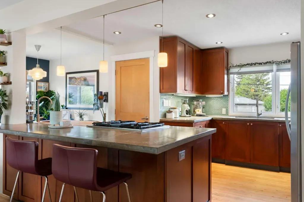 14 Montrose Crescent NE Calgary AB T2E 5N9