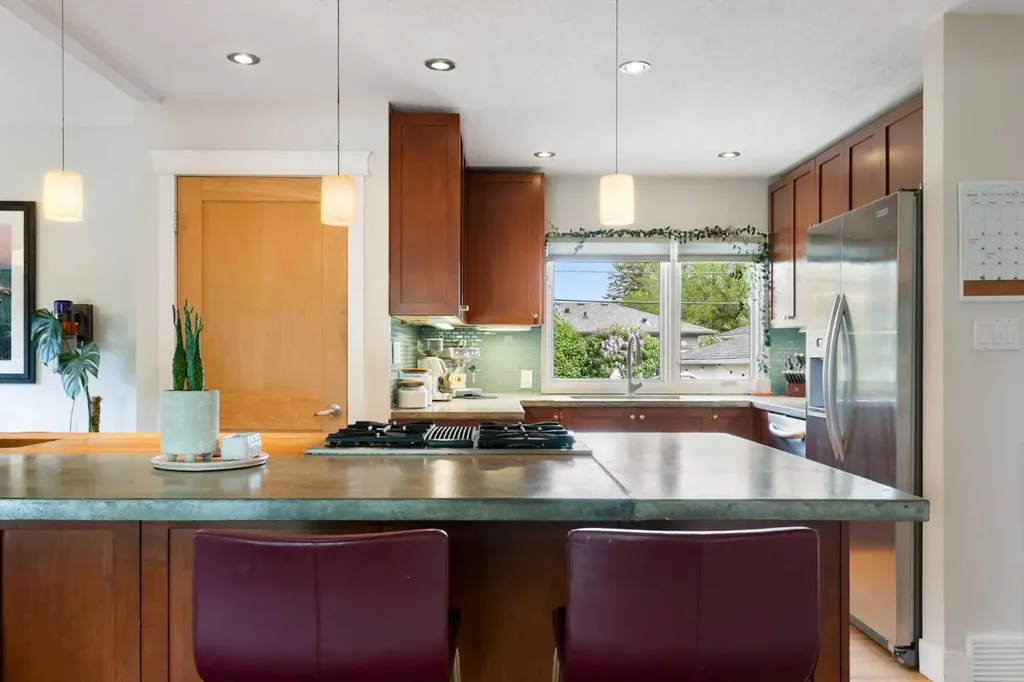 14 Montrose Crescent NE Calgary AB T2E 5N9