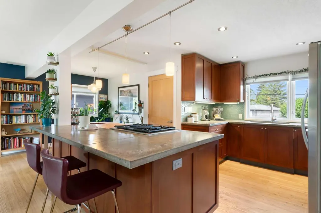 14 Montrose Crescent NE Calgary AB T2E 5N9