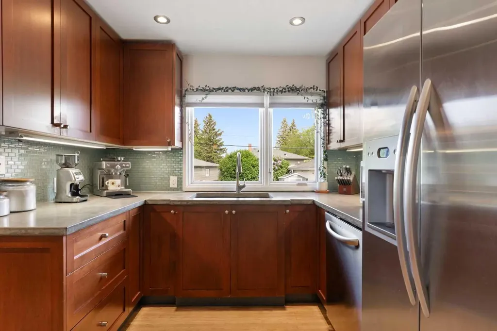 14 Montrose Crescent NE Calgary AB T2E 5N9