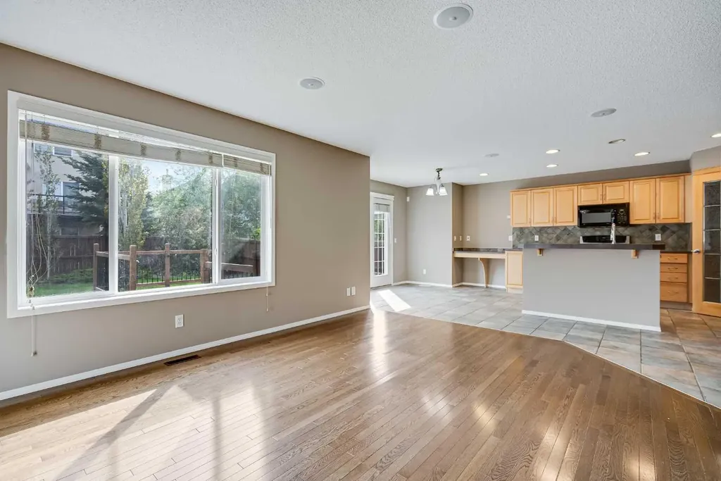 34 Kincora Drive NW Calgary AB T3R 1K8