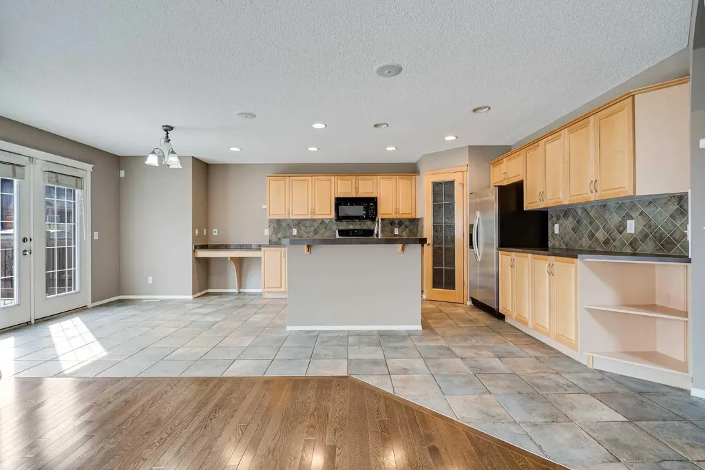 34 Kincora Drive NW Calgary AB T3R 1K8