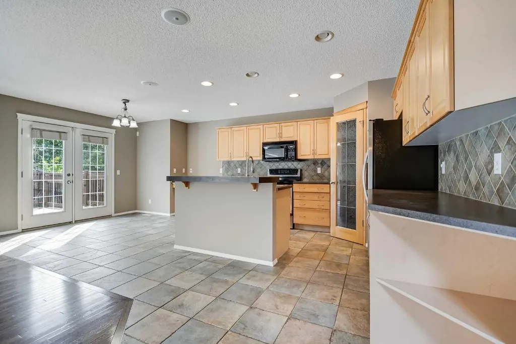 34 Kincora Drive NW Calgary AB T3R 1K8
