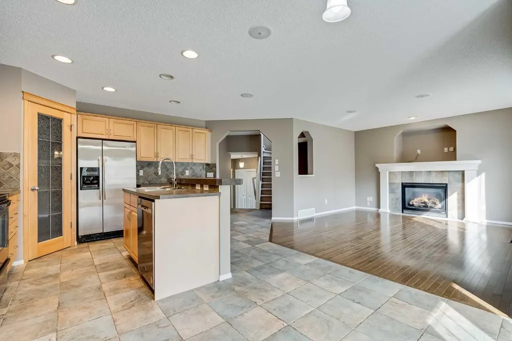 34 Kincora Drive NW Calgary AB T3R 1K8