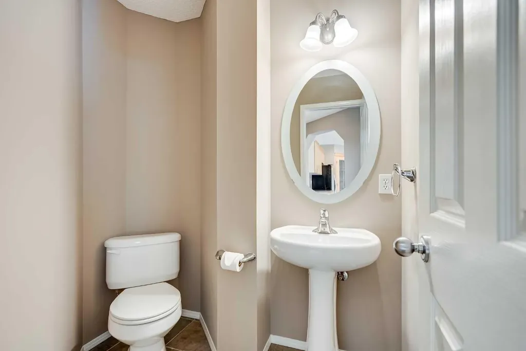 34 Kincora Drive NW Calgary AB T3R 1K8