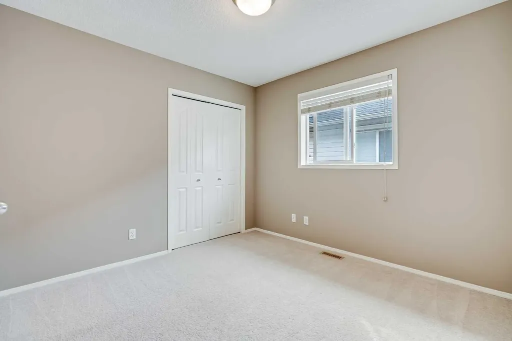 34 Kincora Drive NW Calgary AB T3R 1K8