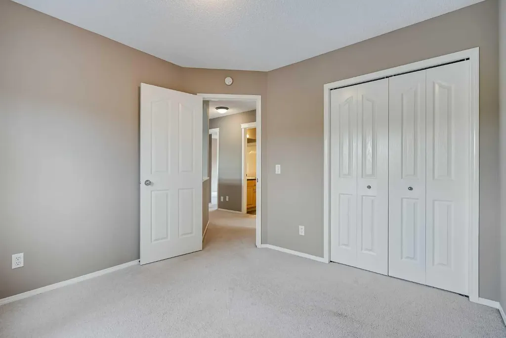 34 Kincora Drive NW Calgary AB T3R 1K8