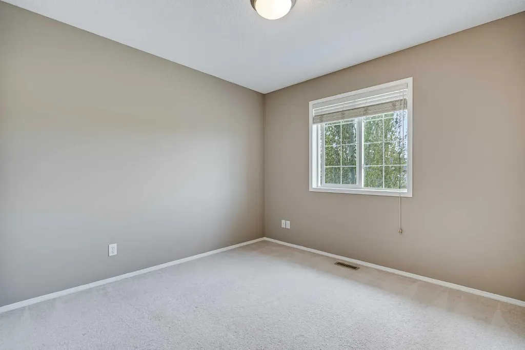34 Kincora Drive NW Calgary AB T3R 1K8