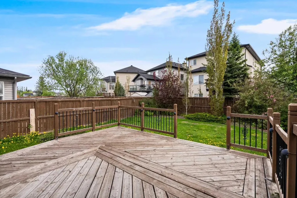 34 Kincora Drive NW Calgary AB T3R 1K8