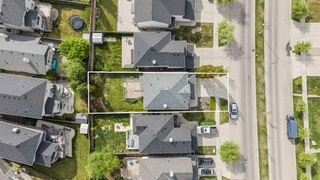 34 Kincora Drive NW Calgary AB T3R 1K8