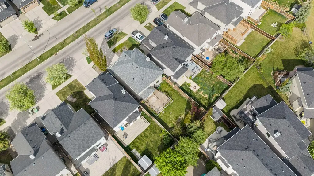 34 Kincora Drive NW Calgary AB T3R 1K8