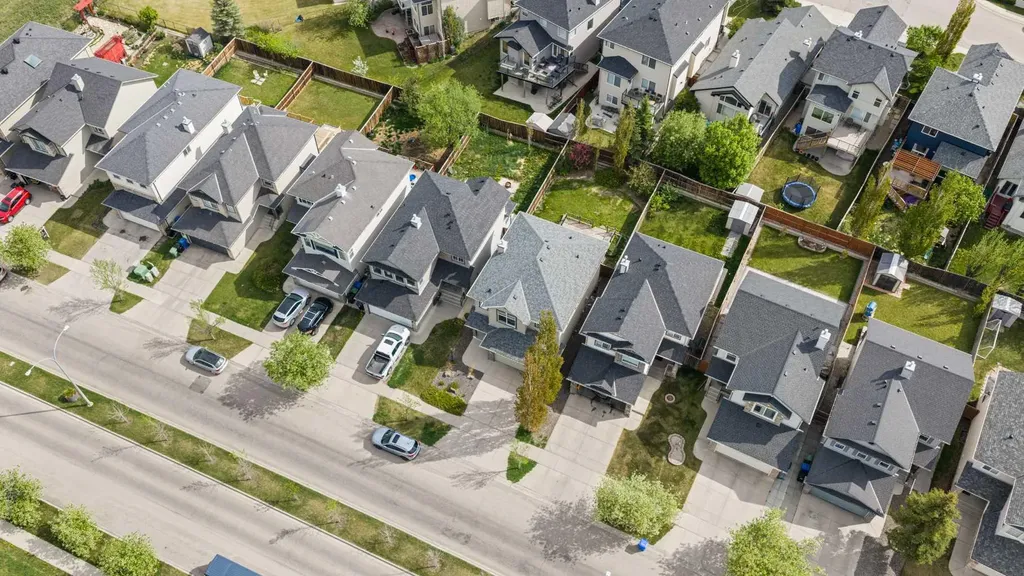 34 Kincora Drive NW Calgary AB T3R 1K8