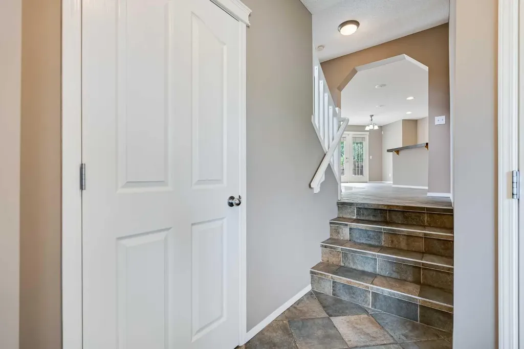 34 Kincora Drive NW Calgary AB T3R 1K8