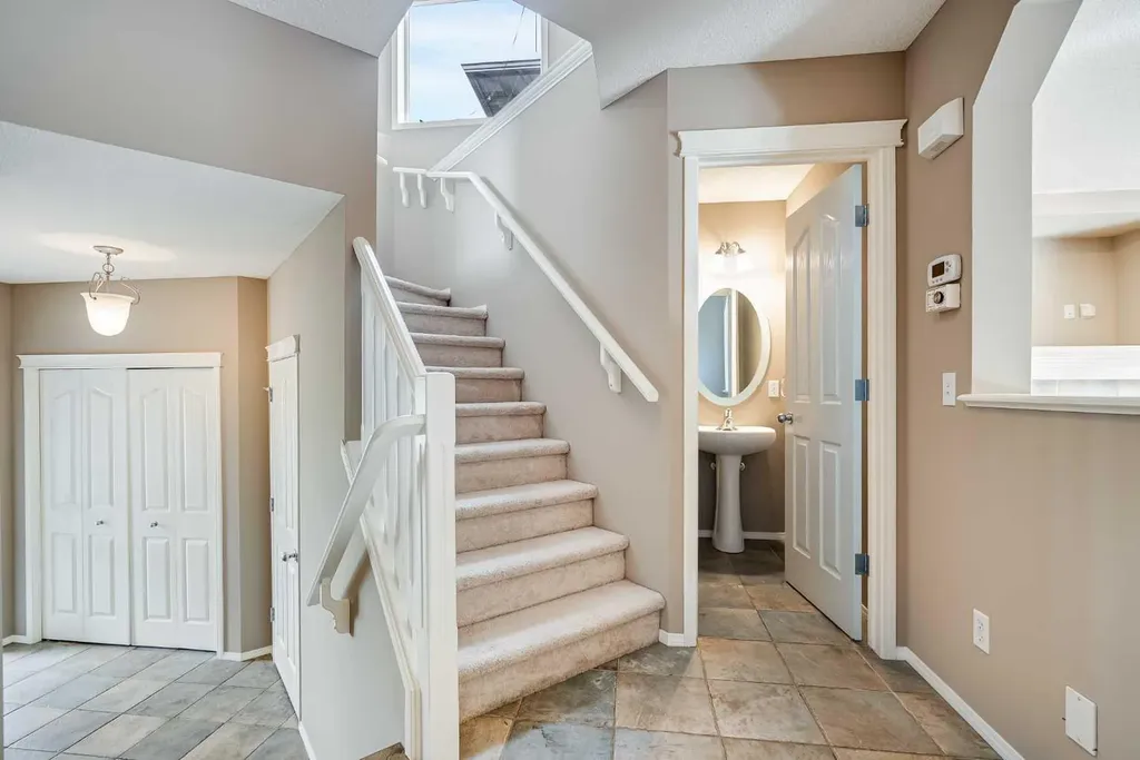 34 Kincora Drive NW Calgary AB T3R 1K8