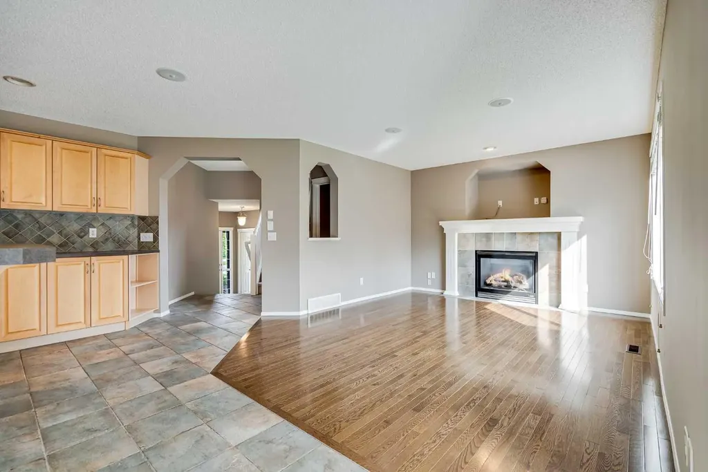 34 Kincora Drive NW Calgary AB T3R 1K8