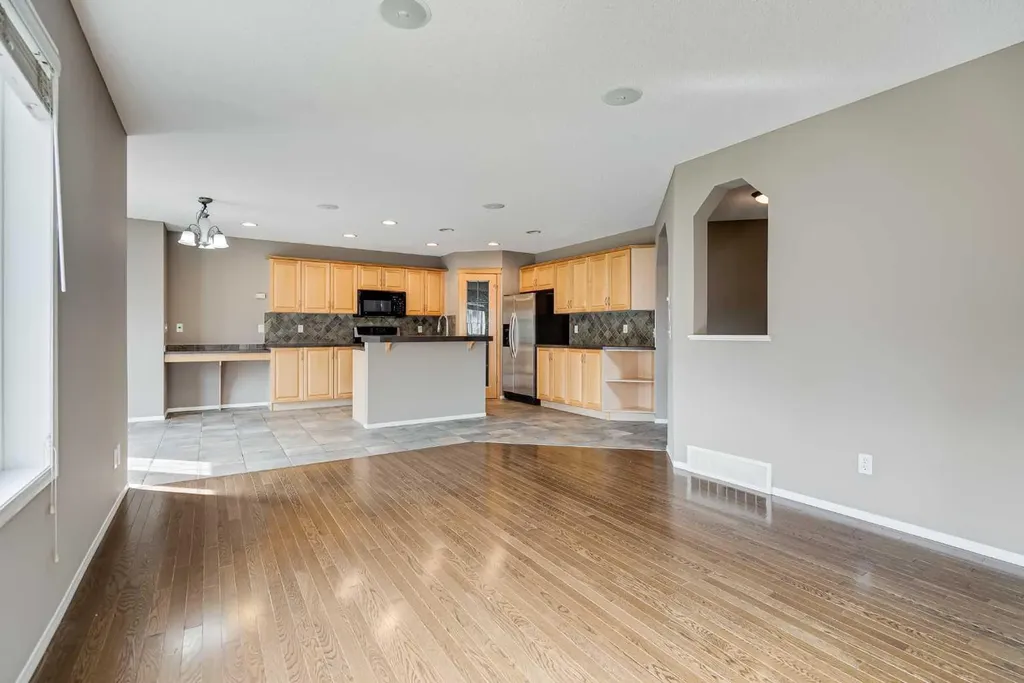 34 Kincora Drive NW Calgary AB T3R 1K8