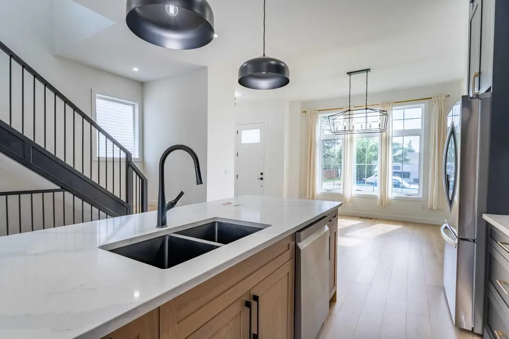 3925 74 Street NW Calgary AB T3B 2M5