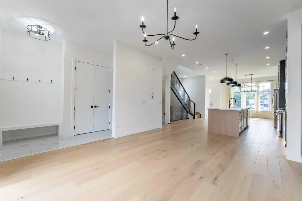 3925 74 Street NW Calgary AB T3B 2M5