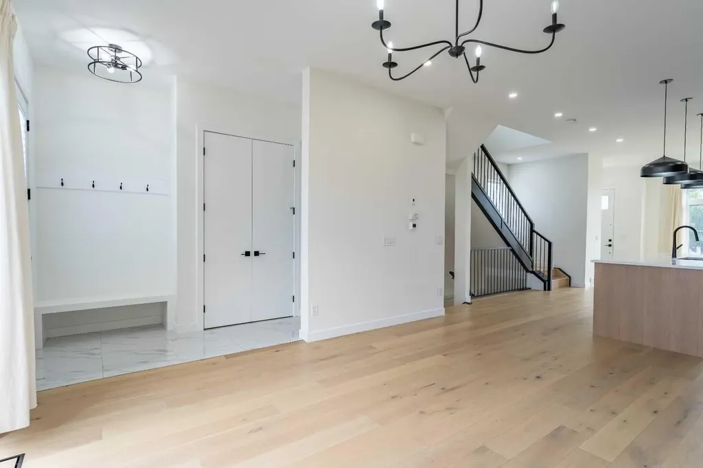 3925 74 Street NW Calgary AB T3B 2M5