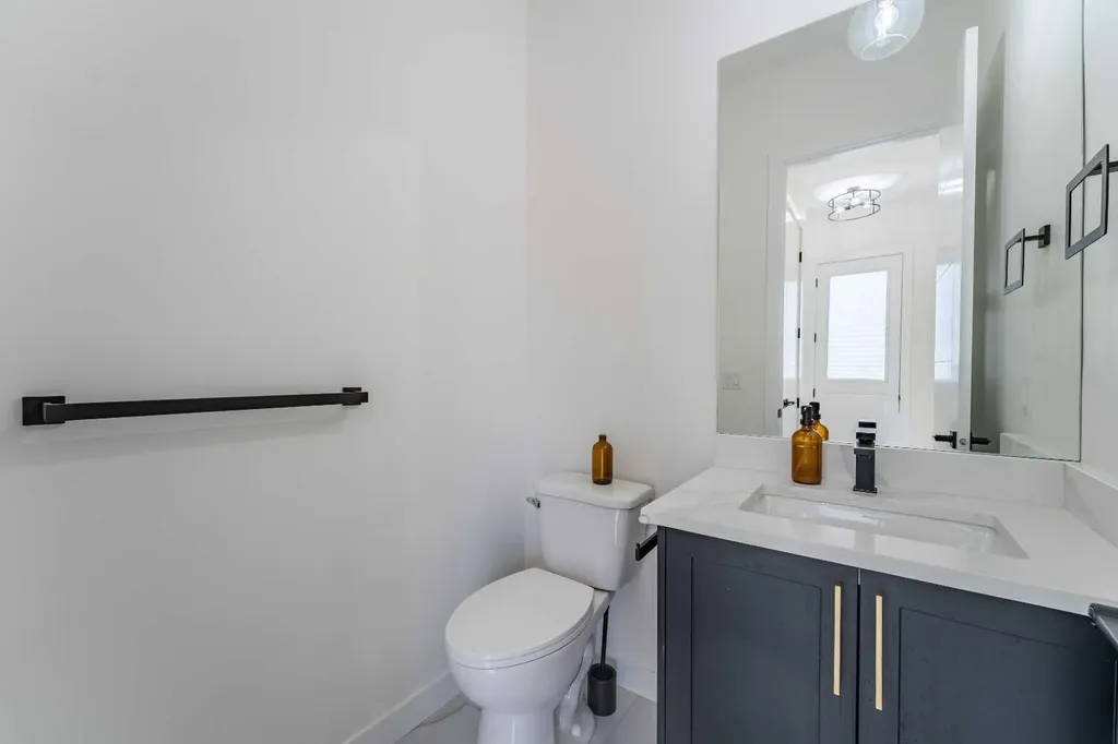 3925 74 Street NW Calgary AB T3B 2M5