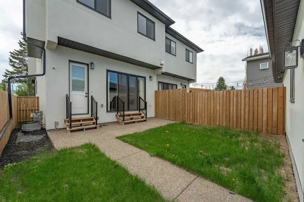 3925 74 Street NW Calgary AB T3B 2M5